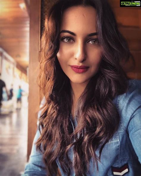 Sonakshi Sinha Selfie Red Lips Actress Sonakshi Sinha Recent Unseen Selfie Clicks Hd Gallery