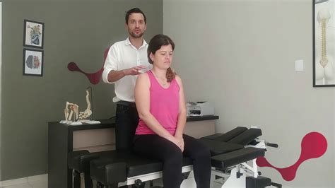 Técnica de osteopatia e quiropraxia para dores na coluna torácica ou