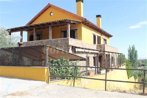 Te invitamos a disfrutar de un entorno único, donde podrás visitar una gran infinidad de lugares y disfrutar de la máxima tranquilidad con los tuyos. Casa Rural La Pergola - Casa Rural en Cabrera, Madrid