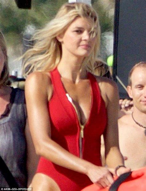 Kelly Rohrbach Shows Off Her Form As She Films Scenes For Baywatch Kelly Rohrbach Baywatch