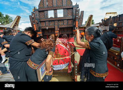 Tana Toraja Sulawesi Indonesia August 15 Funeral Ceremony On