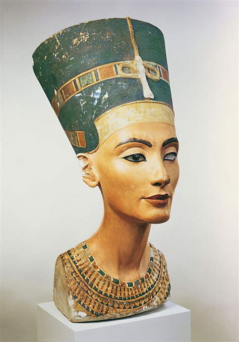 Busto Della Regina Nefertiti Dallo Studio Dello Scultore Thutmose A