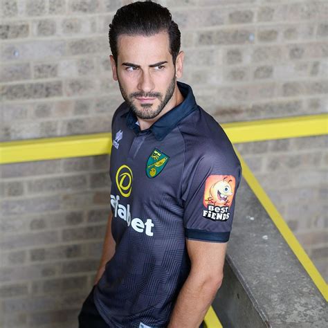 Norwich city's new third kitcredit: Tercera camiseta Erreà del Norwich City 2019/20