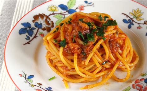 Spaghetti Al RagÙ Di Sgombro Il Mare Alla Marchigiana