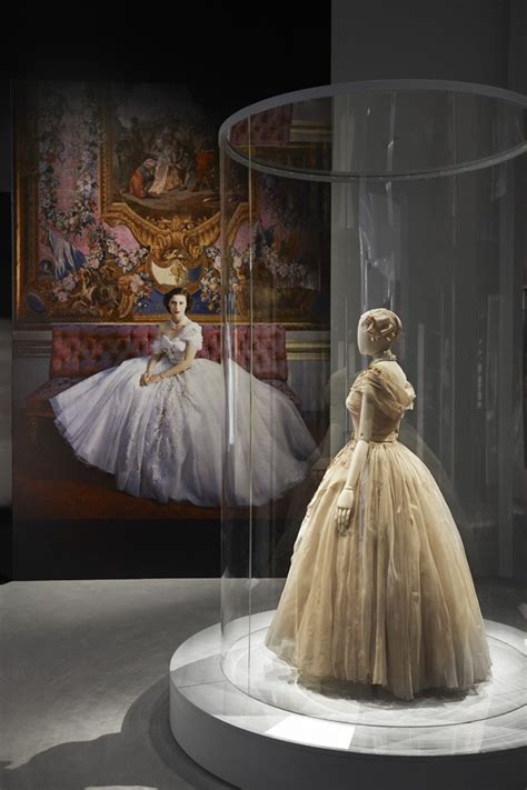 Dior Ganha Exposição No Victoria And Albert Em Londres Casa Vogue
