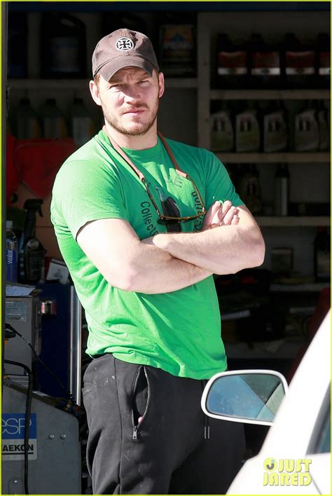 Photo Chris Pratt Steps Out After Not Getting Sexiest Man Alive 10