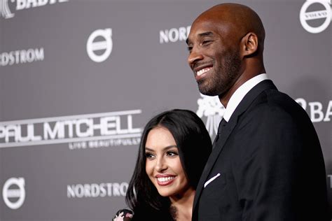 kobe bryant s widow sues helicopter operator for deaths fox 59