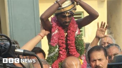 Why This India Priest Carried An Untouchable Into A Temple Bbc News