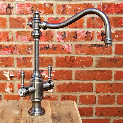 A kitchen faucet has the strength to make or break the look of your kitchen. Best Kitchen Faucets March 2017 - Buungi.com