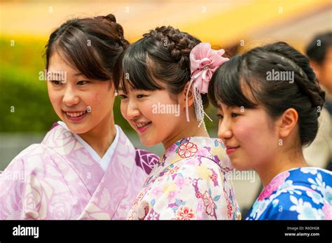 Jeunes Femmes Japonaises Banque De Photographies Et Dimages à Haute Résolution Alamy