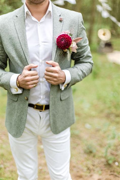 Choosing a perfect groom's outfit depends on the wedding venue, wedding theme and ceremony time. 30 Relaxed Summer Boho Groom Looks To Copy - Weddingomania