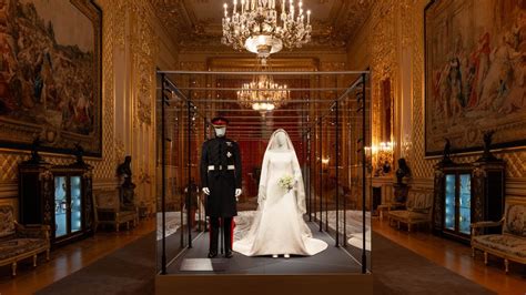 Who designed meghan markle's wedding dress? Meghan Markle's Givenchy Wedding Dress And Royal Tiara To ...