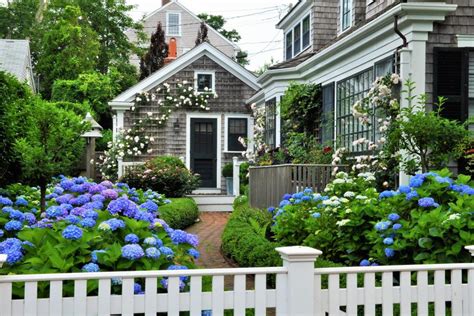 Tour Charming Front Yard Gardens In Nantucket Massachusetts Hgtv