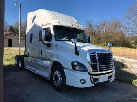 Freightliner Cascadia 2016 Sleeper Semi Trucks