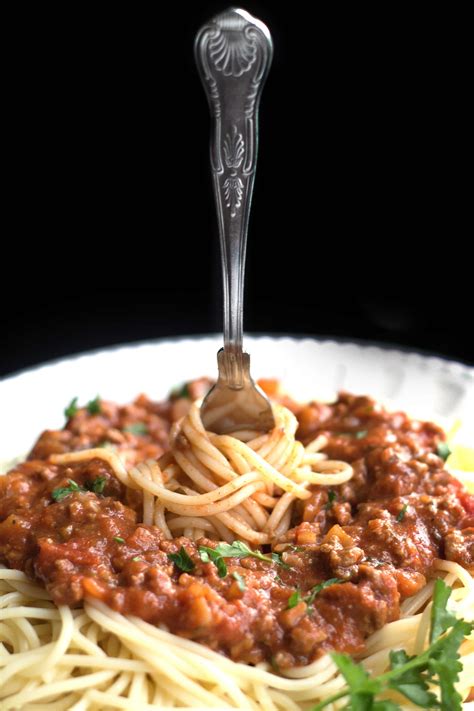 Our best ever spaghetti bolognese is super easy and a true italian classic with a meaty, chilli sauce. Quick & Easy Spaghetti Bolognese {Meat Sauce} - Delicious ...