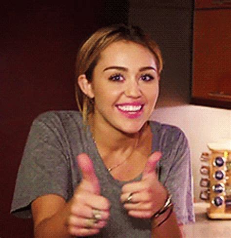 Miley Cyrus Thumbs Up Gif Miley Cyrus Thumbs Up Great Descubre Y Comparte Gif