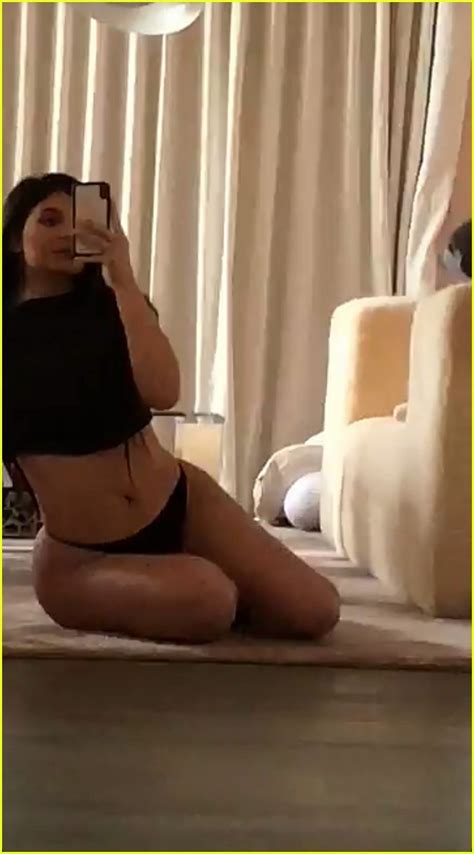 Kylie Jenner Bares Post Baby Body In Black Underwear Photo Kylie Jenner Pictures