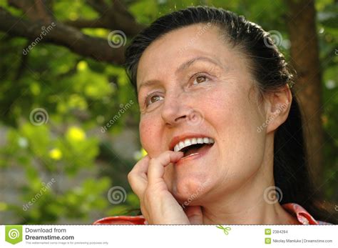 Aantrekkelijke Vrouw In Haar Fiftie Stock Foto Image Of Aantrekkelijk