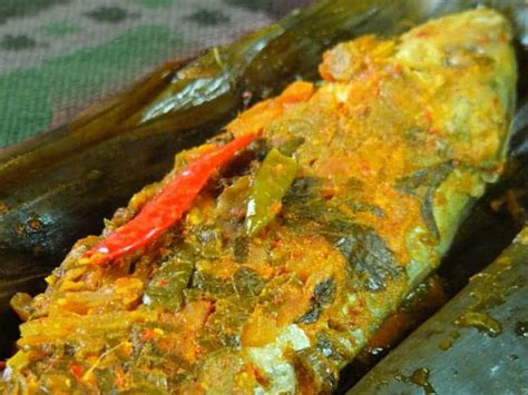 Inilah resep cara membuat masakan ikan kembung bakar komplit dengan pelengkap sambal kecap, rasanya enak, maknyus, dan mudah cara membuatnya. 10 Macam Pepes dari Berbagai Nusantara pepes di indonesia