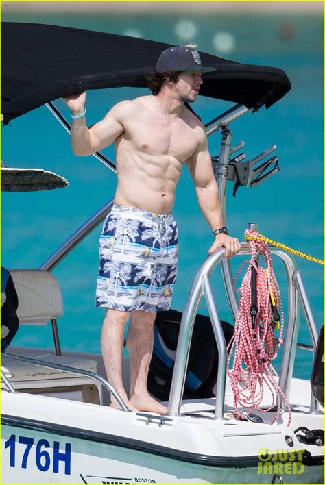 Photo Mark Wahlberg Shows Off Ripped Shirtless Body In Barbados 34