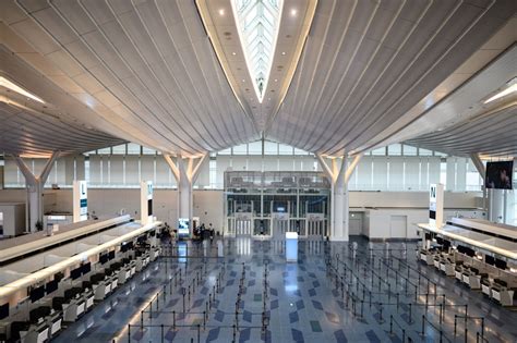 Haneda Airport Expands Flight Routes Despite Safety Noise Concerns