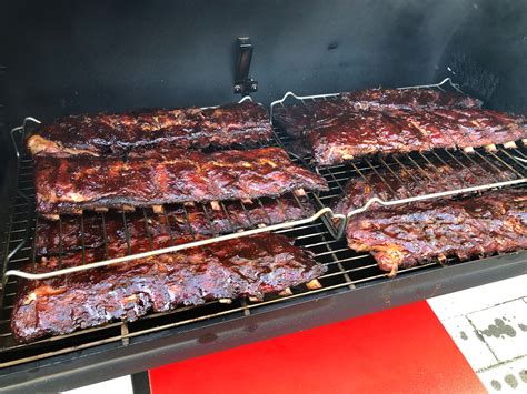 Schritt-für-Schritt-Anleitung für die perfekten Spare Ribs vom Smoker