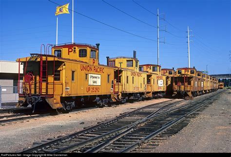 Railpicturesnet Photo Up 25292 Union Pacific Caboose At Omaha