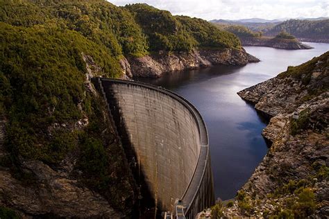 Tassies Top 10 Unique Experiences Abseiling Gordon Dam