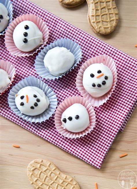 These decorated butter cookies comprise mostly of pure wheat flour and natural flavors. Nutter Butter Snowman Truffles - LMLDfood