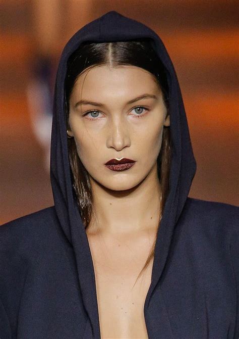 Bella Hadid Rocks Vampy Glitter Lips At Dkny How To Copy Her Lip For Fall