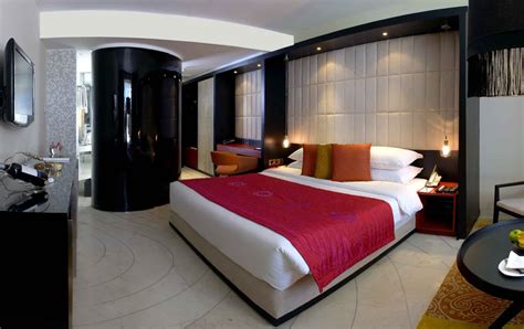 Stay At The Park Hotel In Kolkata With Natural Focus