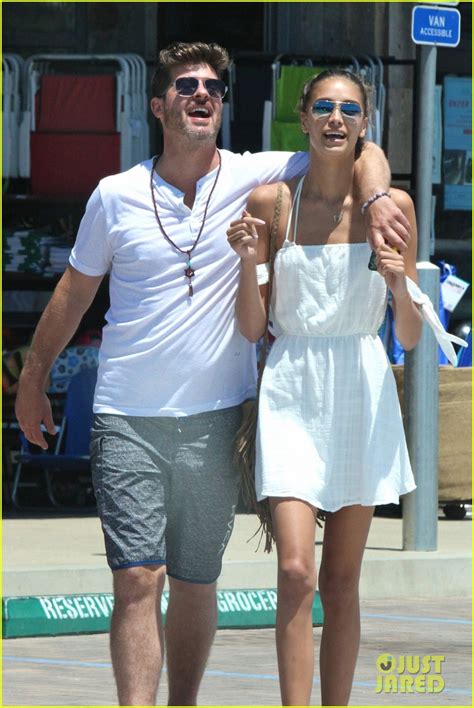 Robin Thicke And Girlfriend April Love Geary Cant Keep Their Hands Off Each Other Photo 3688628