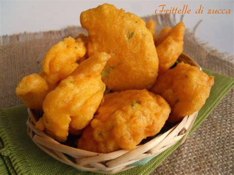 Cucchiaio d'argento vi offre tante idee originali, facili e veloci da realizzare con i vostri ingredienti preferiti, ovunque voi siate. Frittelle di zucca ricetta antipasto