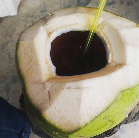 Padahal, jika anda mengonsumsi makanan tinggi kolesterol, maka peradangan yang disebabkan oleh kristal asam urat di persendian bisa menjadi lebih sering muncul dan gejalanya juga akan terasa jauh lebih menyakitkan. Pantangan Makanan Asam Urat dan Kolesterol - Dokter Sehat