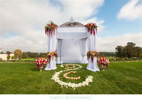 riviera country club wedding ceremony wedding décor photographs embrace life photography