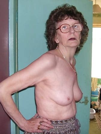 Old Slut Granny Jenny Showing Her Nice Tits Bilder Xhamster Com