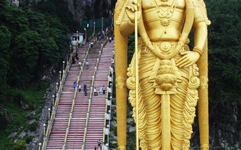 Batu caves is less than 20km outside of klcc so with traffic being normal it is less than an hour in time. Batu Caves, Malaysia - places to see in Batu Caves, best ...
