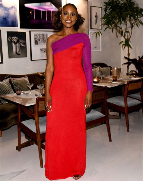 Issa Rae Makes History As The First Black Woman To Host The Cfda Awards