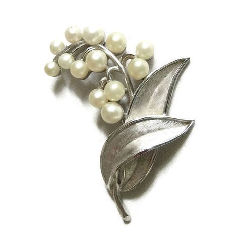 Crown Trifari Signed White Glass Pearl Flower And Leaf Brooch Vintage