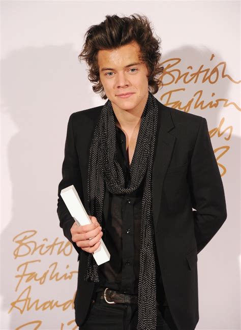 Heartthrob Harry Styles Wins Style Awards