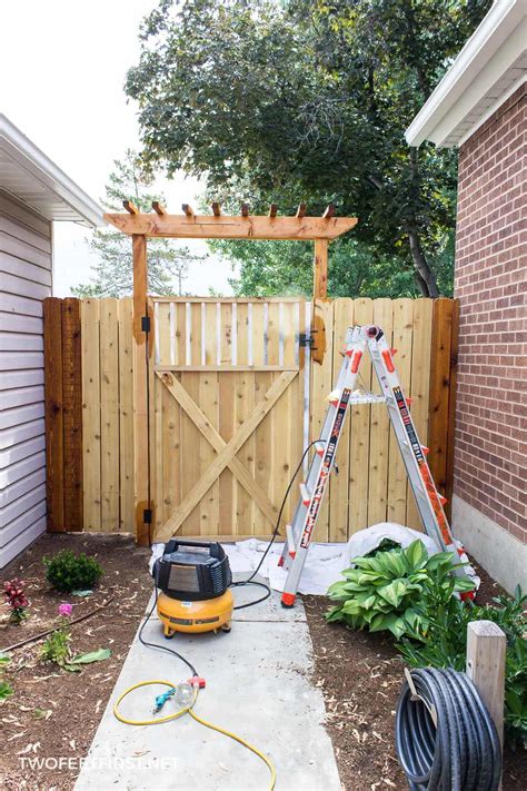 Fill a pump sprayer that can spray deck stain with the deck stain of your choice. Staining A Fence (AKA: Waterproofing) with a sprayer