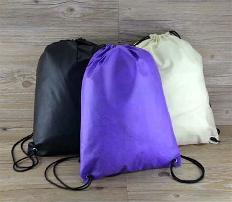 Non woven bags, which are composed of polypropylene plastic fibers that have been bonded together, are an affordable alternative to cotton and canvas bags. wholesale 1000pcs/lot Customized non woven bag non woven ...