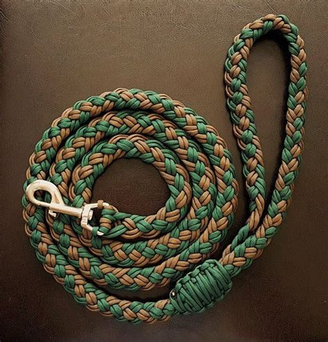 Fold the handle in half and and combine the 16 strands into a diamond plait using this technique. Paracord Leash - Paracord Lead - 8 Strand Flat Braid with Bolt Snap | Paracord, 550 paracord, Braids