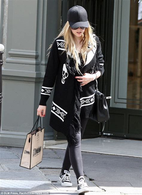 Sk8er Woman Avril Lavigne Returns To Her Grungy Style In Gothic Style