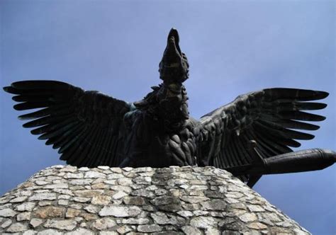 Turul madár a városból (2). Turul emlékmű Tatabánya Köztéri szobor, Tatabánya