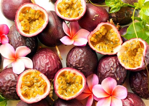How to Eat Passion Fruit: Processing, Juicing, Storing & Using Fresh ...