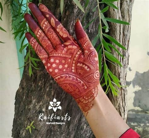 Even girls of different ages loves to wear mehndi on their palms, shoulders, neck and even feet. Mehndi Designs for Front Hand is a beautiful thing that happen to mankind