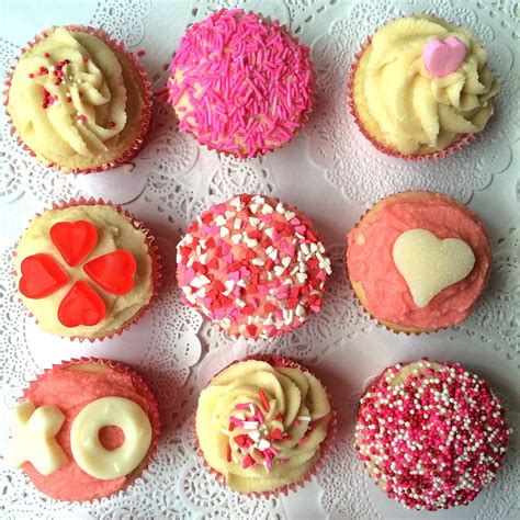 Easy And Simple Valentines Day Cupcake Decorating Shifting Roots
