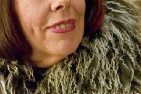 Directrice de l'académie de beauxbâtons. madame maxime smile closeup - Off the Cusp