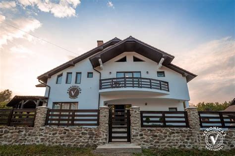 Top 10 cabane uimitoare din România cu locuri libere pentru un